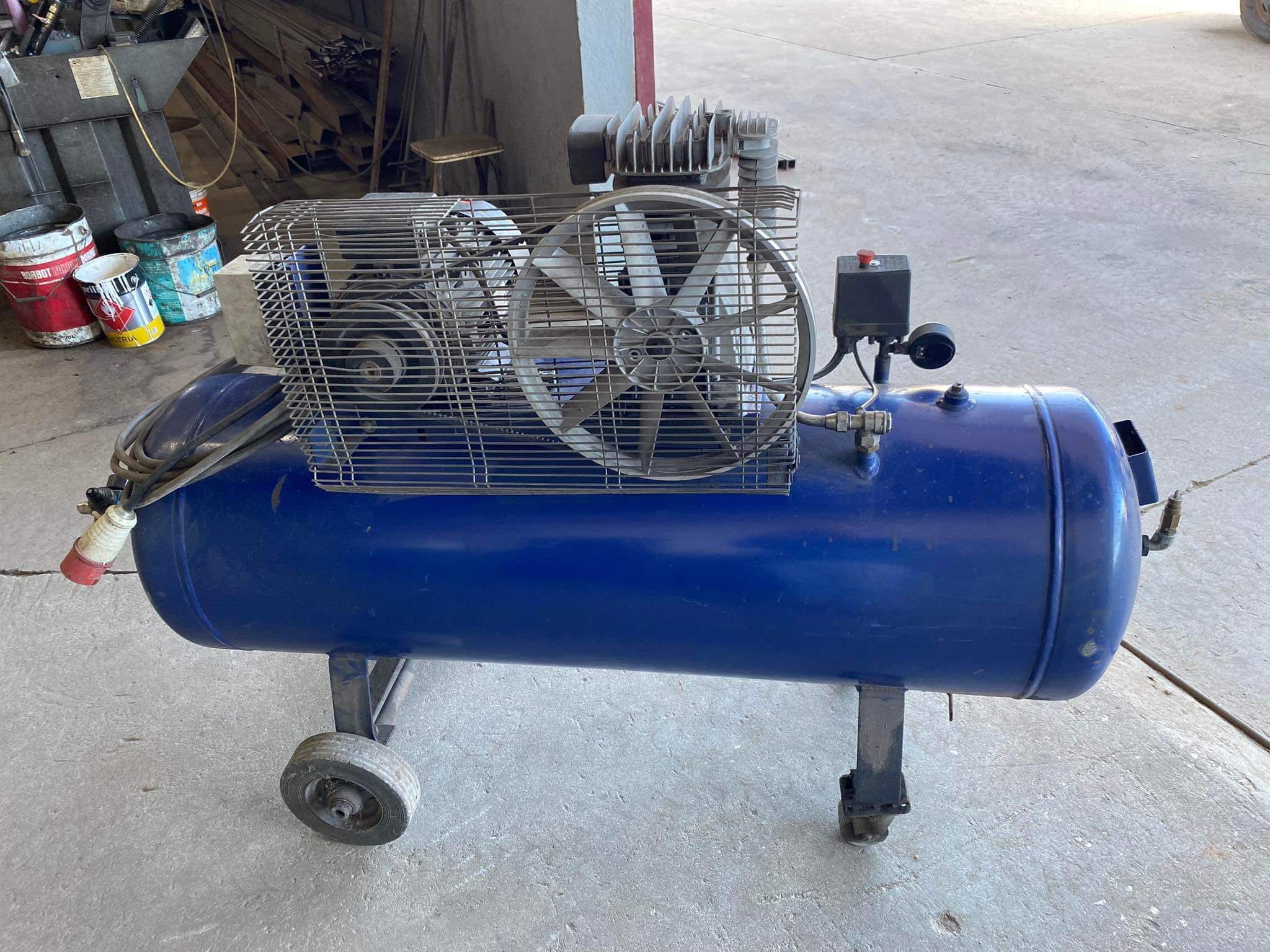 Vendo compressor 200L