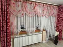 Zasłony z lambrekinem, bieżnik poduszki