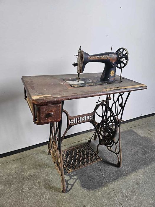Máquina Singer MUITO ANTIGA