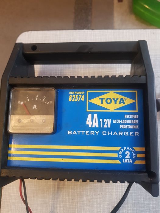 Prostownik  SAMOCHODOWY 12V/ 4.0A.. TOYA.