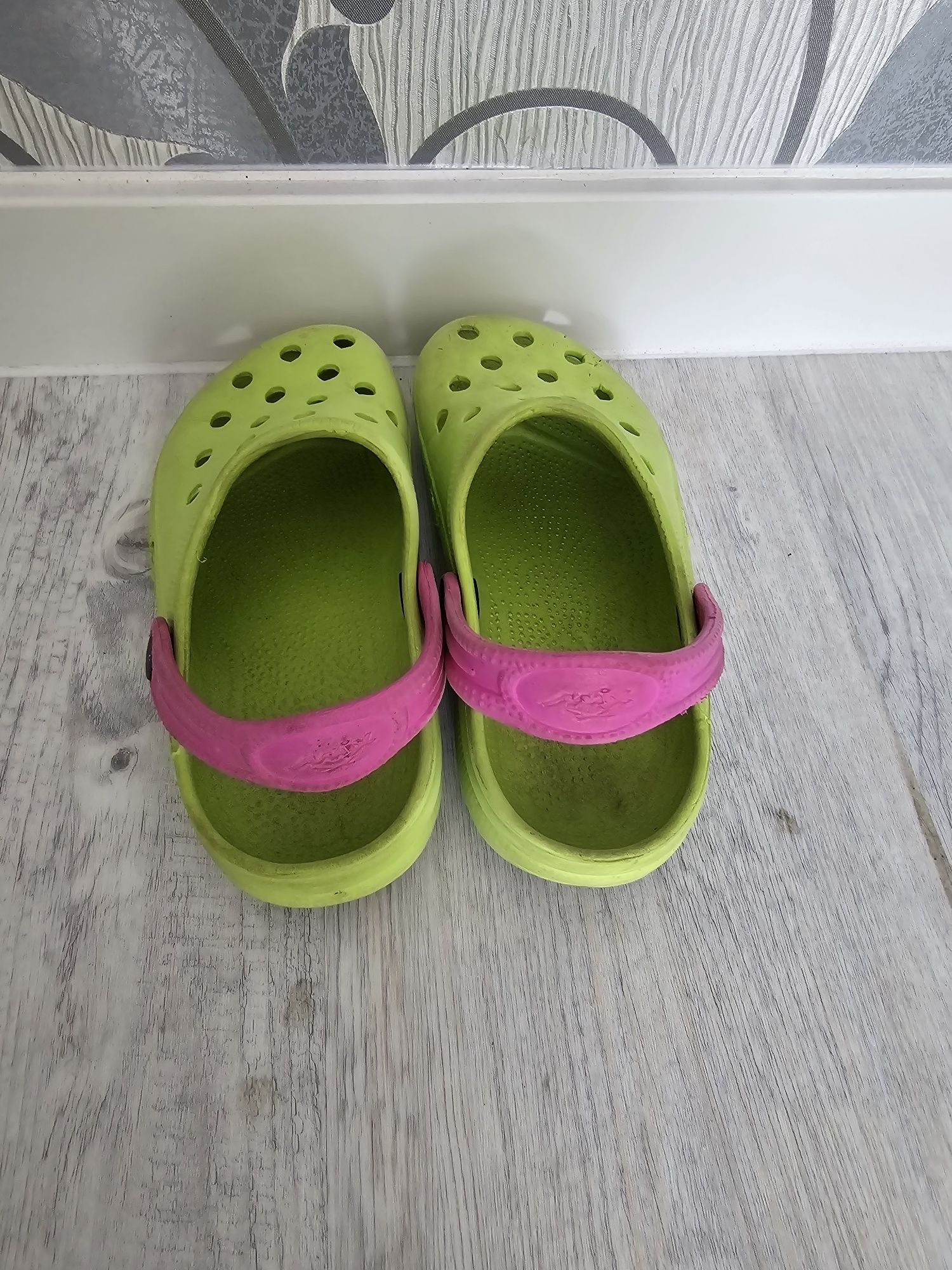Buty klapki wsuwane piankowe dziewczęce rozmiar 33