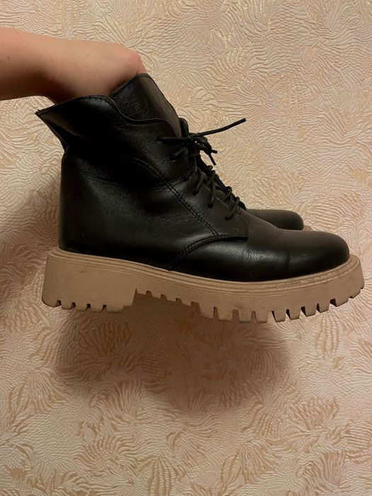 Ботинки жіночі на байці чорні