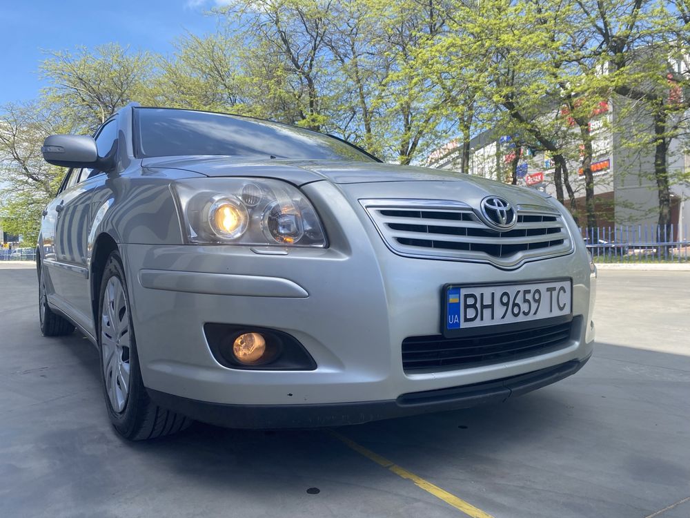 Toyota Avensis.