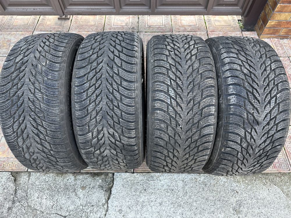 Продам резину  Nokian Hakkapeliitta R3 245/45 R18 100T