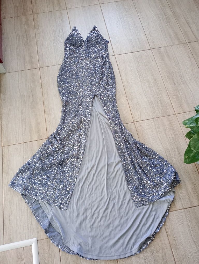 Sukienka długa srebrna z cekinami i rozcięciem S na wesele balowa
