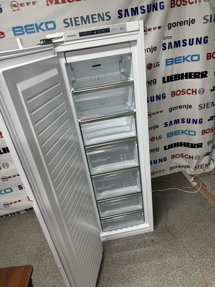 Вбудована морозильна камера Siemens