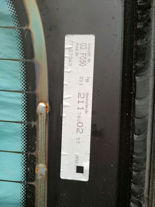 Стекло задней крышки багажника