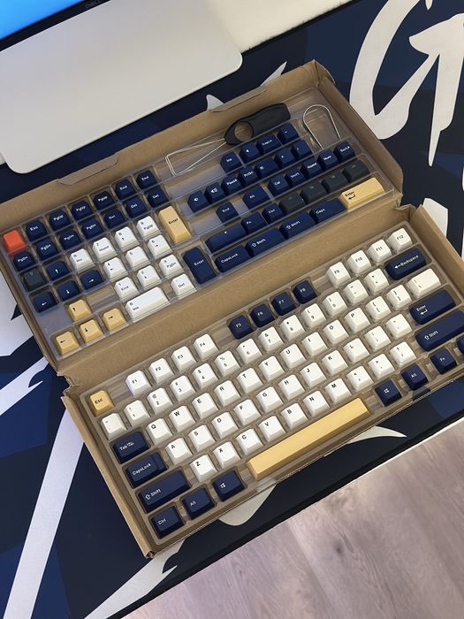 Keychron K8 (K8G1) Red Switch + Yellow Switch, Кейкапи, Palm Rest