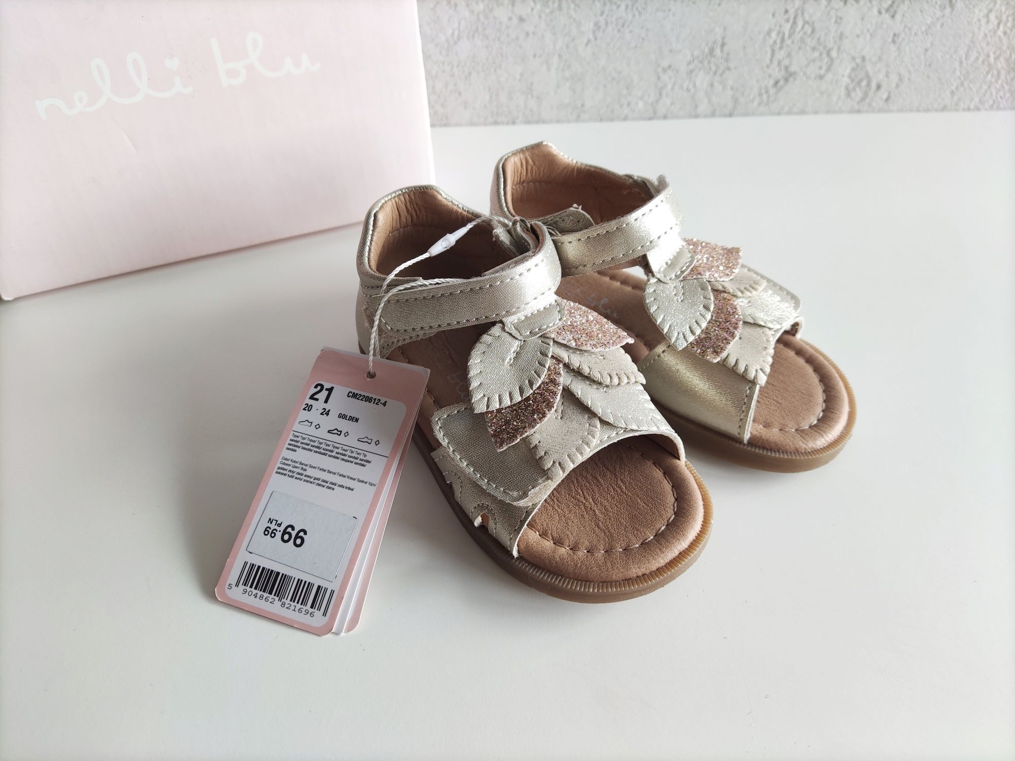 Nowe sandałki niemowlęce dla dziewczynki r.21