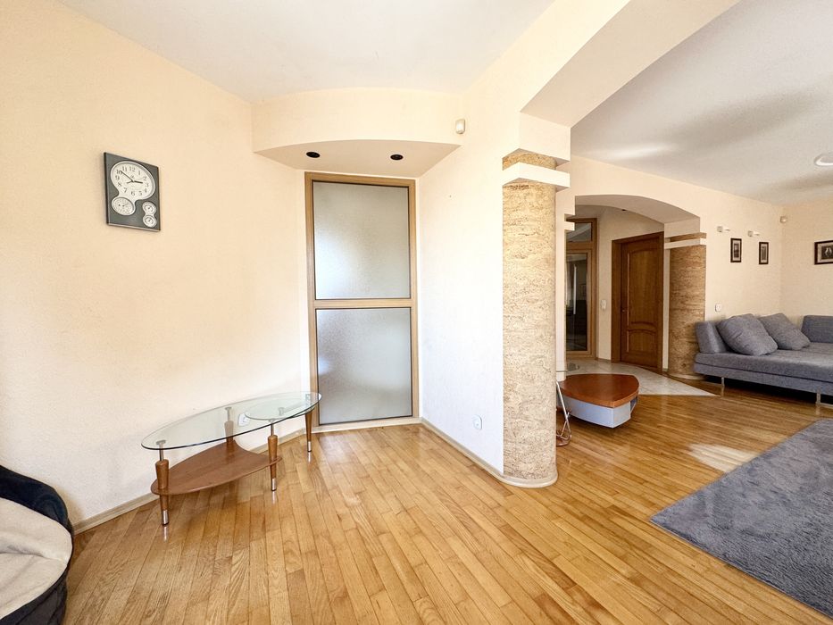 Продаж квартири 3-х кімн 118 м2 на Ливарна 9