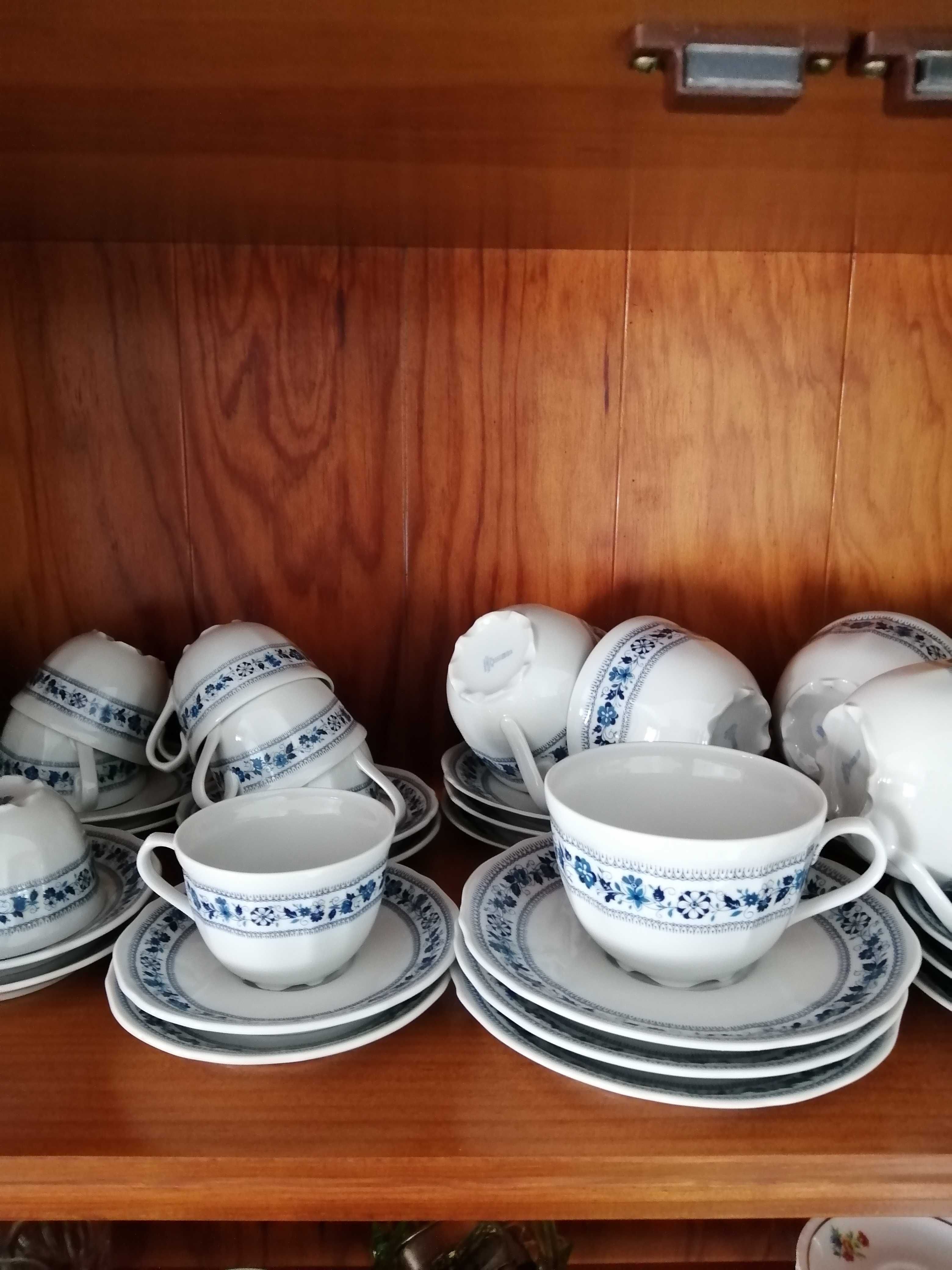 Serviços porcelana de chá e café