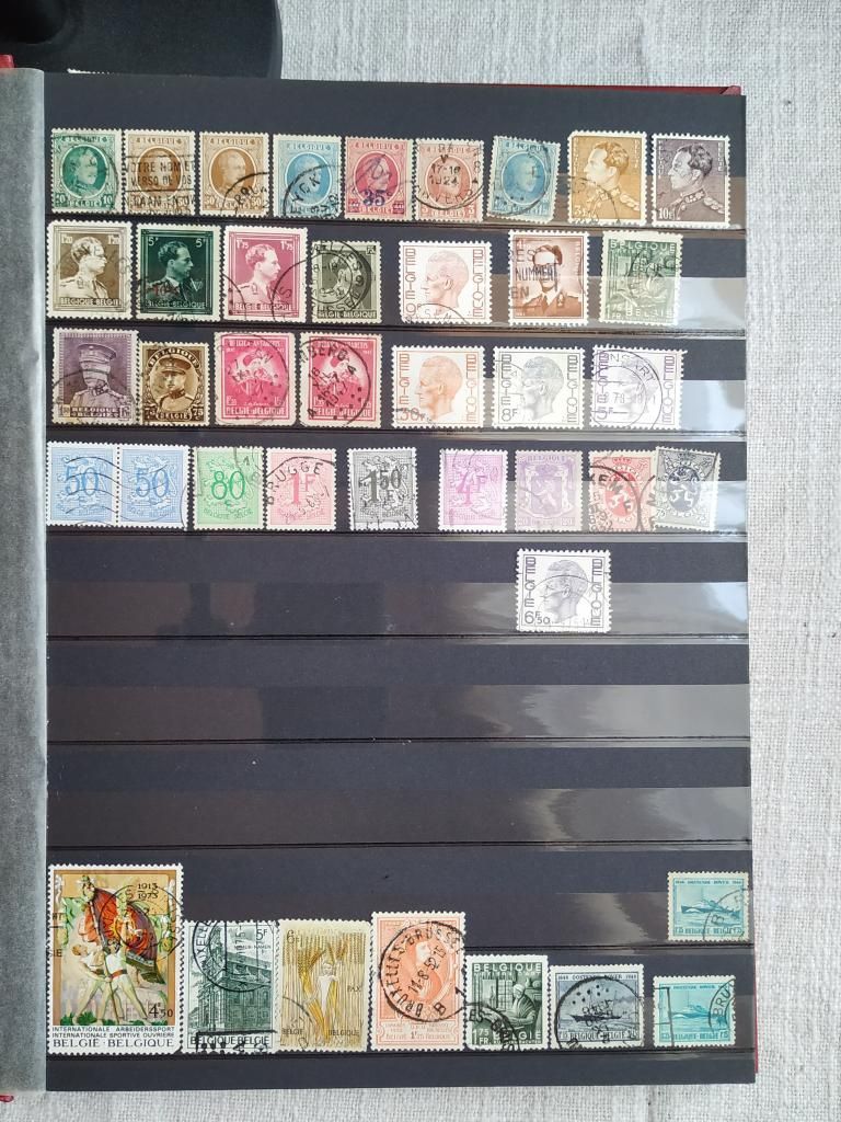 Альбом марок Світу 32 ст.  Alb-147