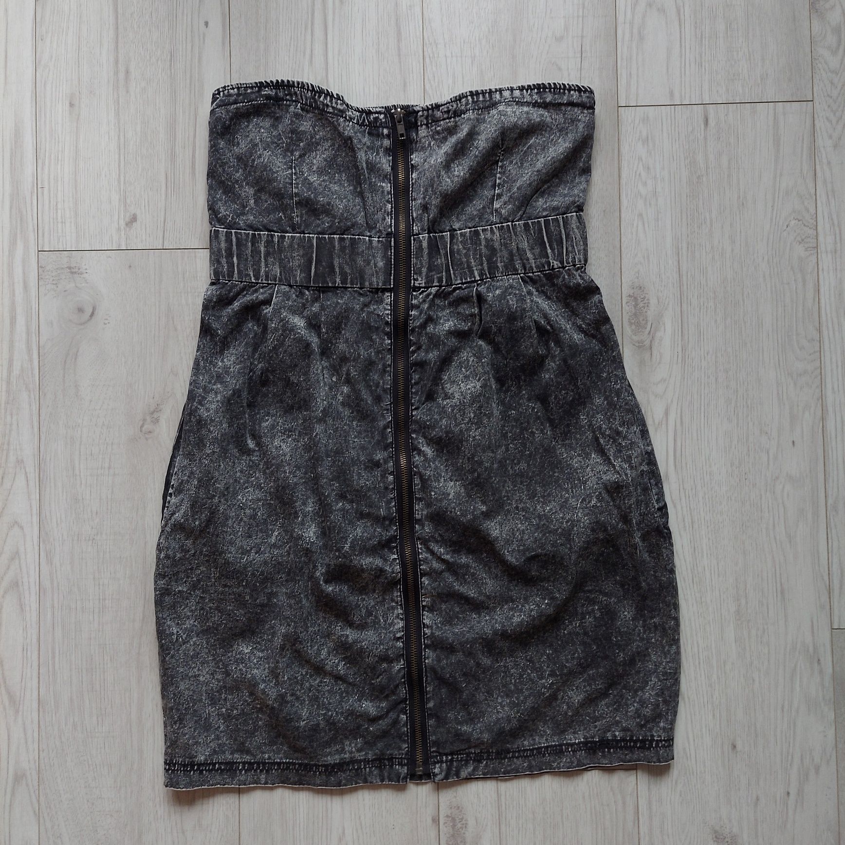 Sukienka z denimu bez ramiączek New Yorker Fishbone