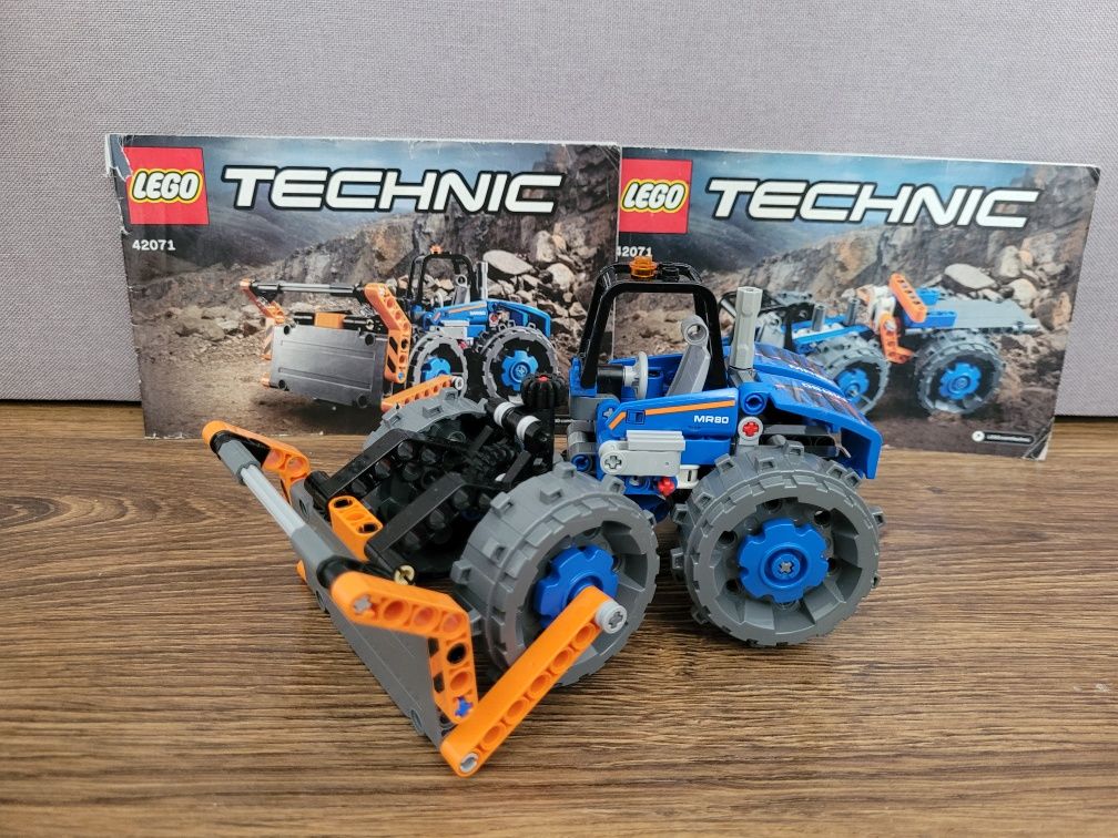 Lego Technic 42071 spycharka