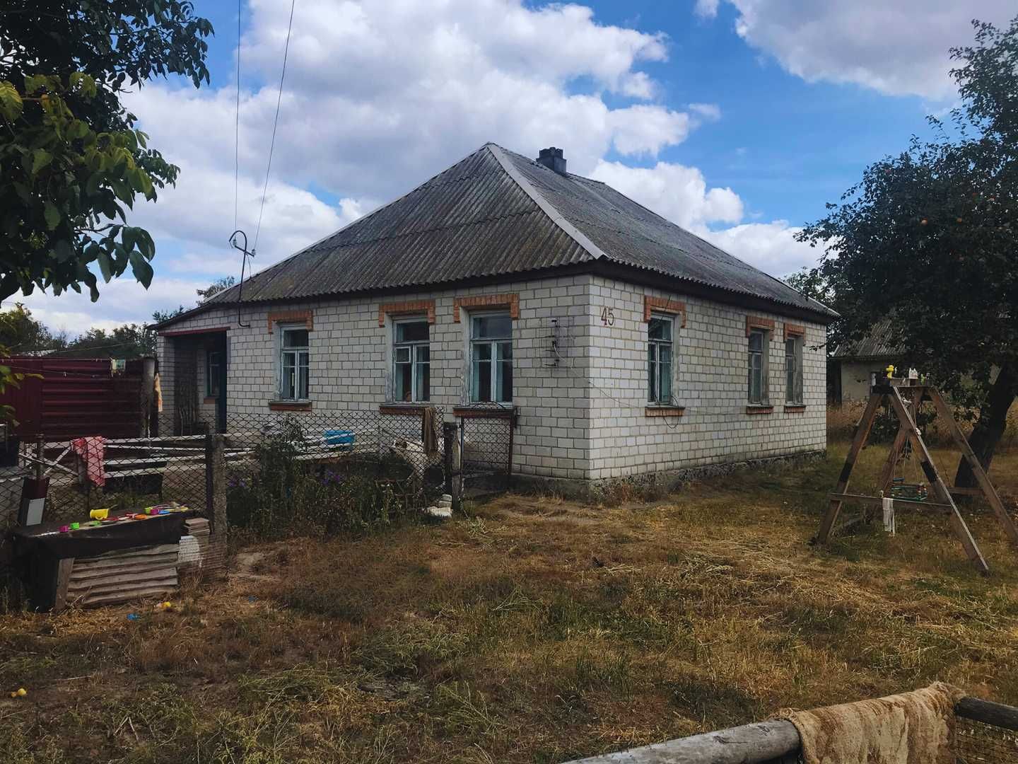 Будинок з верандою і ділянкою на 18 соток, м.Коростень