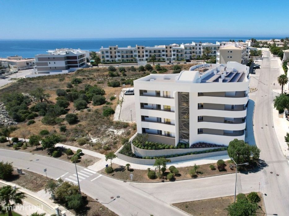 T2 em construção, com amplo terraço, estacionamento e piscina | Lag...