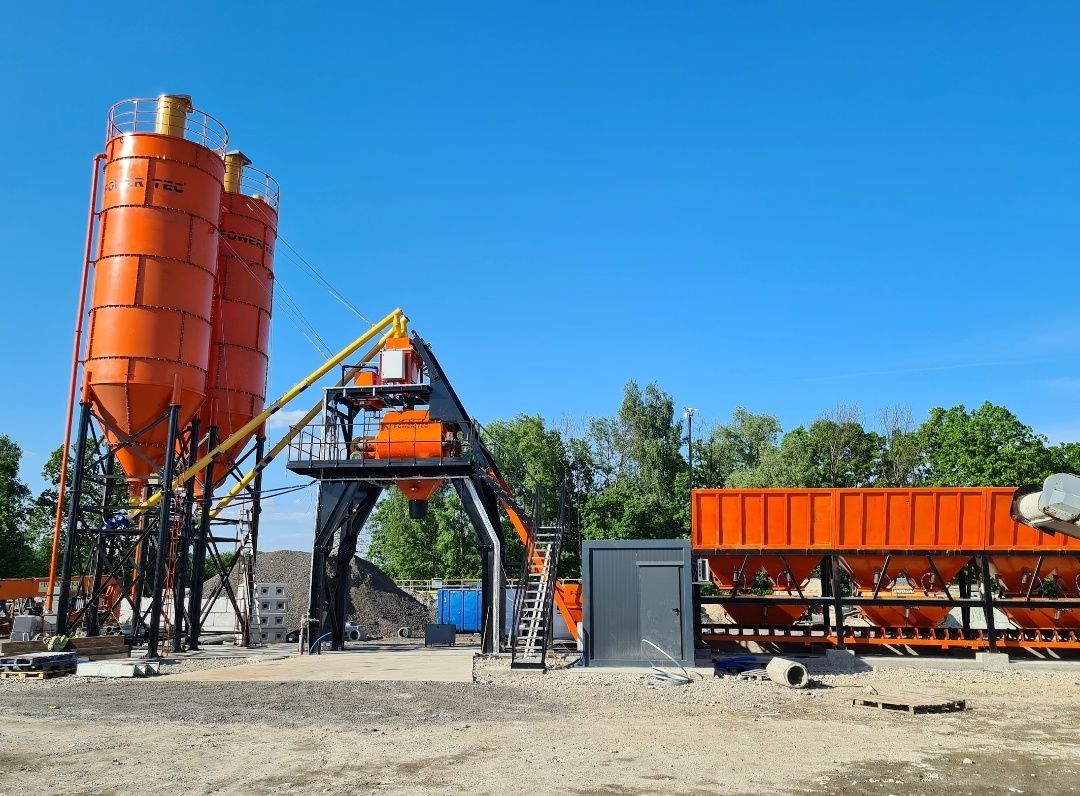 Węzeł betoniarski powertec mieszarka dwuwałowa zbiorniki kruszyw silos