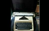 Máquina de escrever mecânica marca Olympia excelente estado como nova