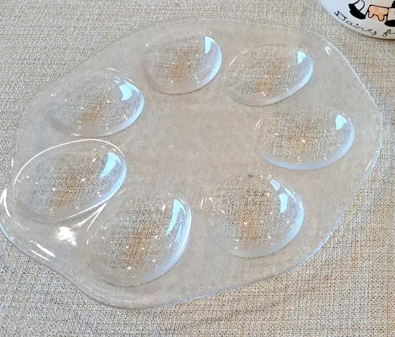 Szklana patera na jajka wielkanocne jajecznik