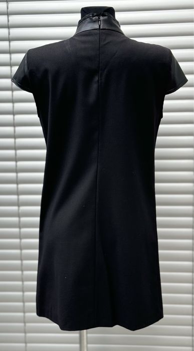 Imperial sukienka mała czarna z ozdobna stójką M