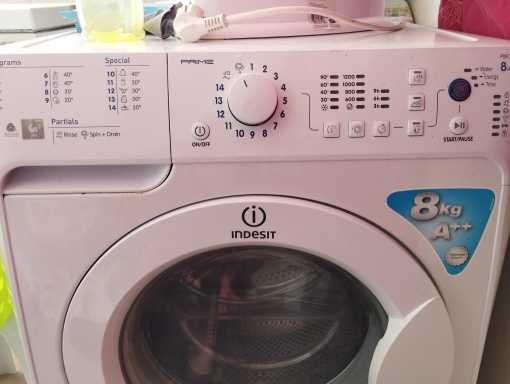 Maquina de Lavar roupa Indesit 8kg - Avariada