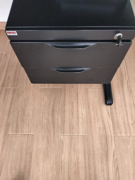 Secretária com gavetas Famo