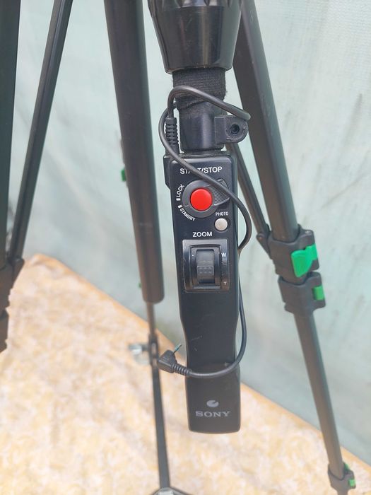 statyw z wózkiem oraz stabilizatorem do kamery lub aparatu