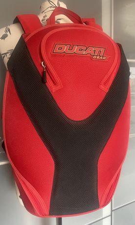Plecak Ducati twardy idealny na motocykl