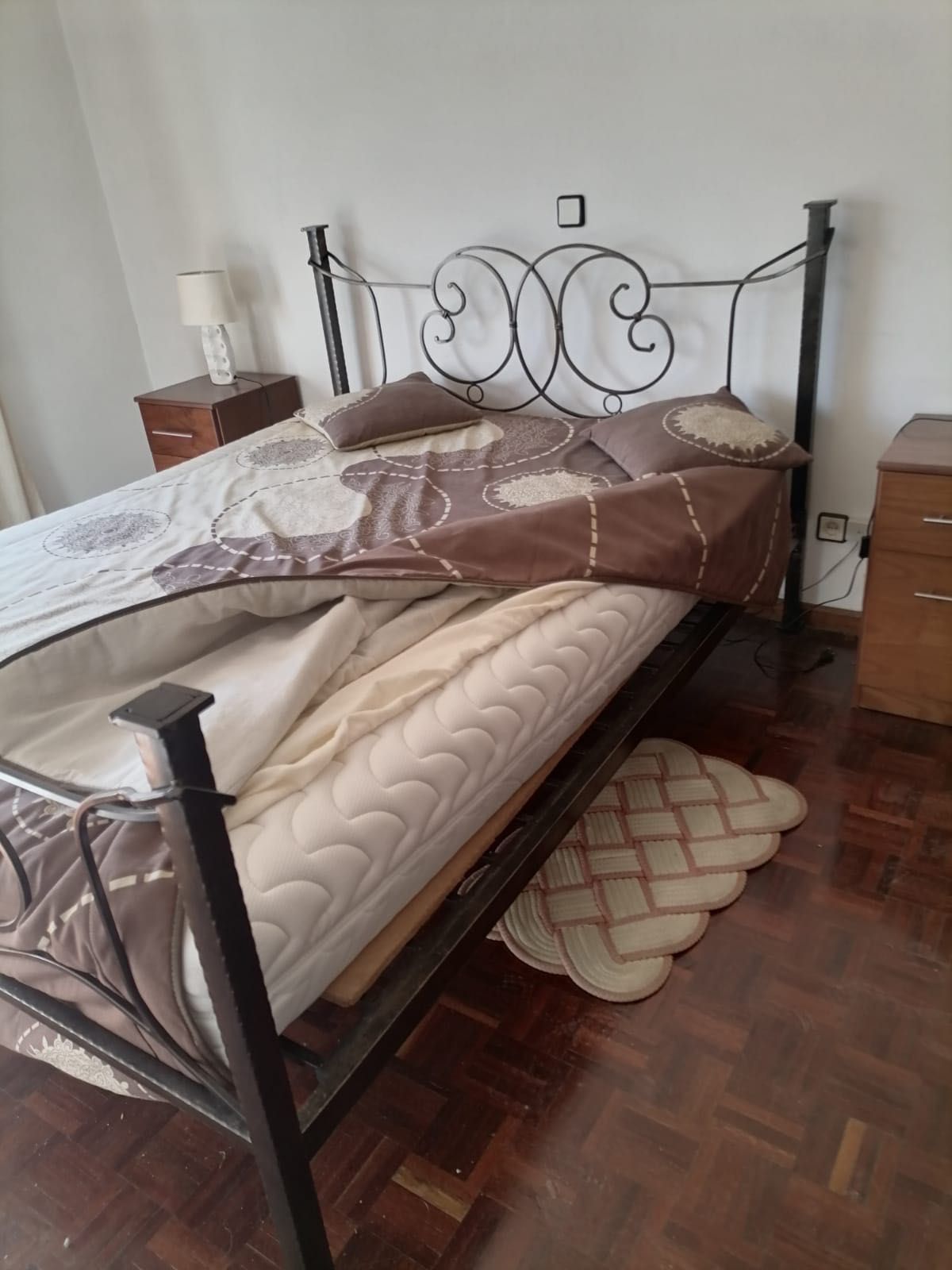Vendo cama com colchão (2 unidades) - 300€ cada