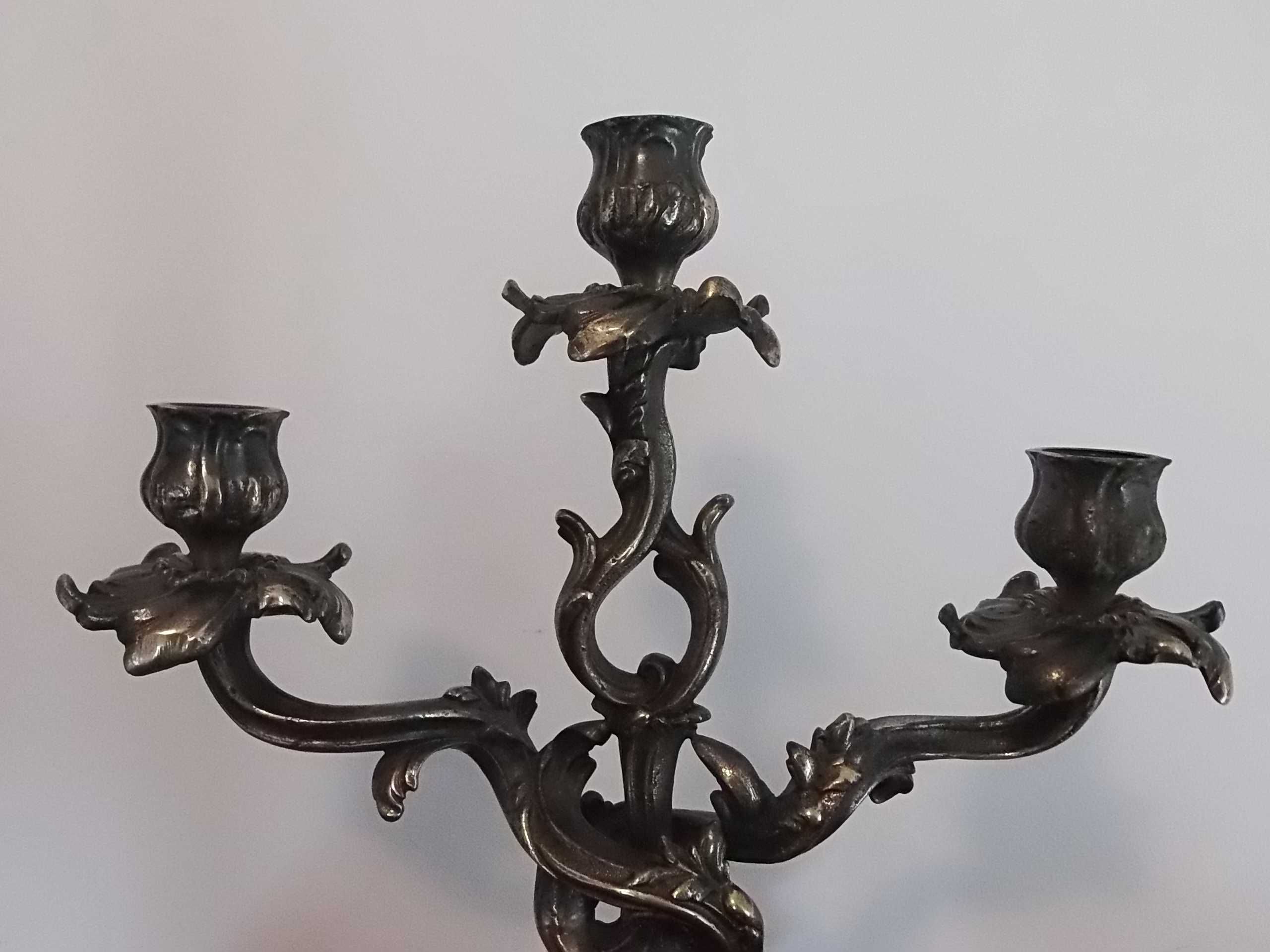 Candelabros em latão