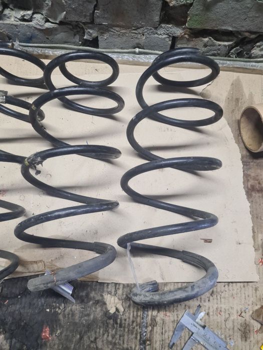 Пружини передні задні права ліва Mercedes w169 A150 A170 A200 А клас