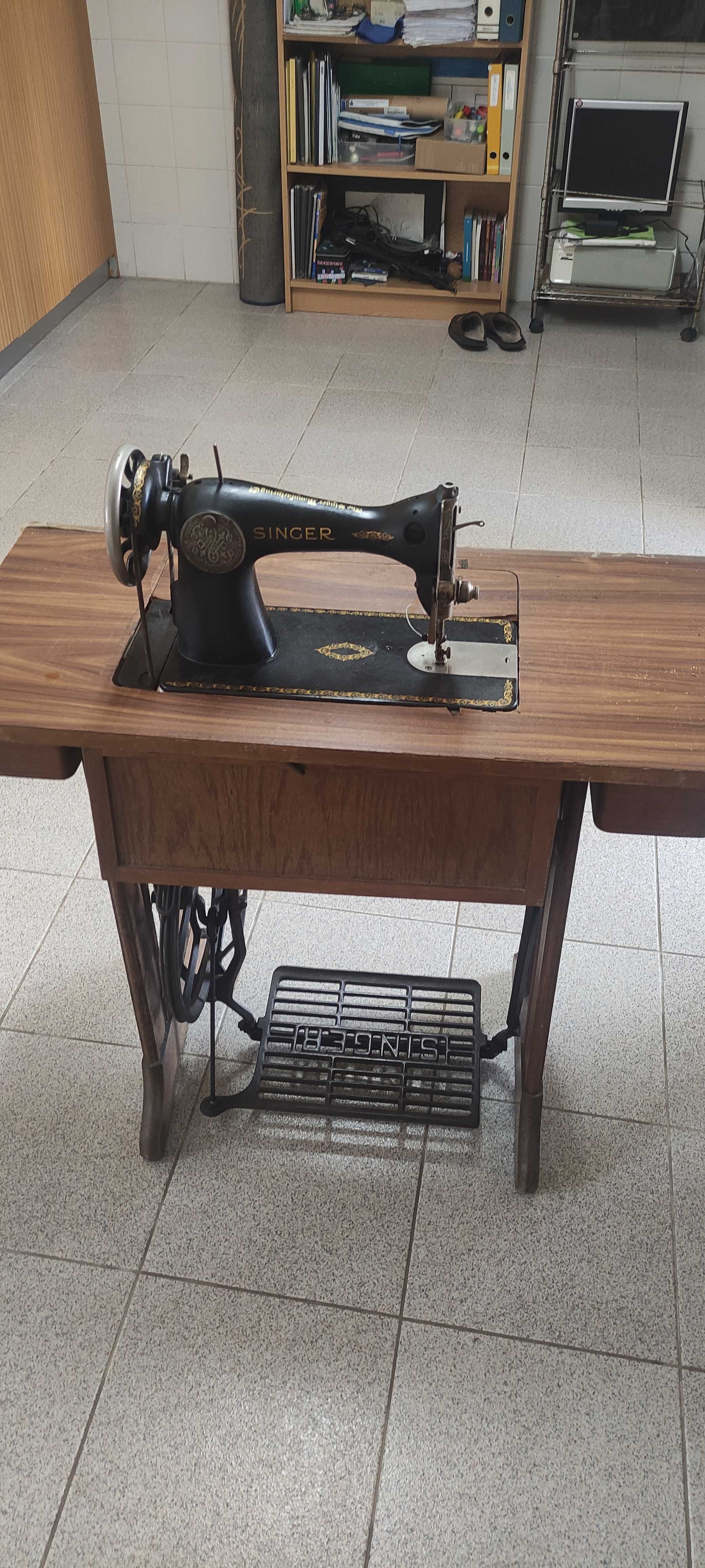 Máquina costura antiga _ Singer