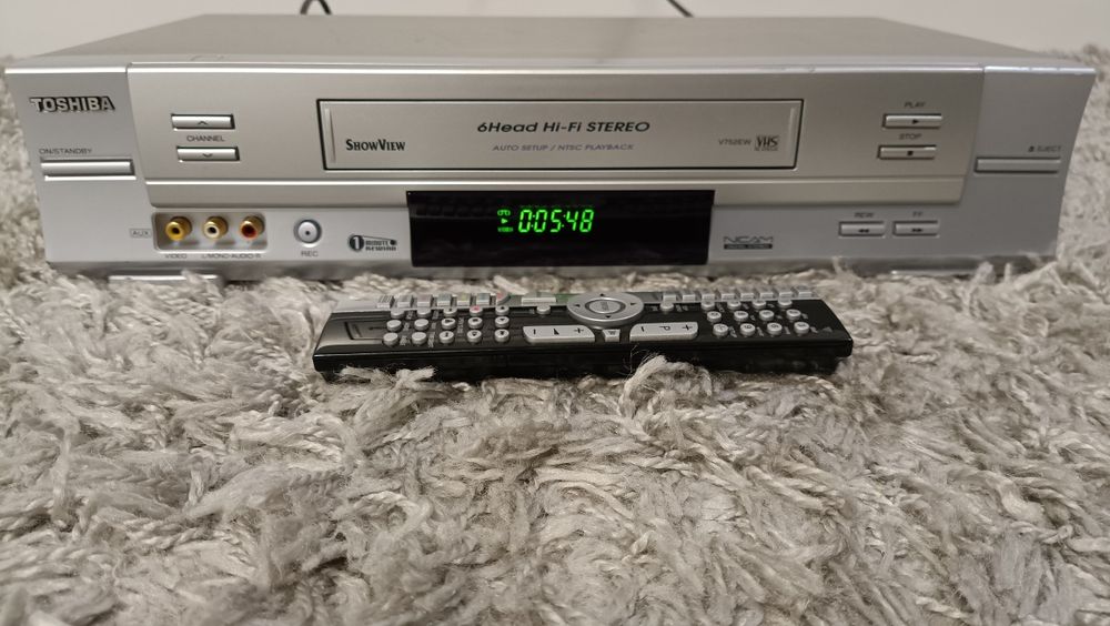 Magnetowid Video Wideo VHS TOSHIBA V-752EW Hi-Fi STEREO 6 głowic pilot