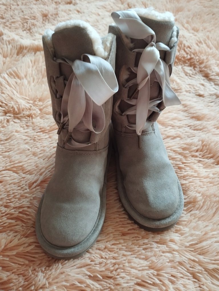 Зимові чобітки ( угі) на дівчинку Bearpaw