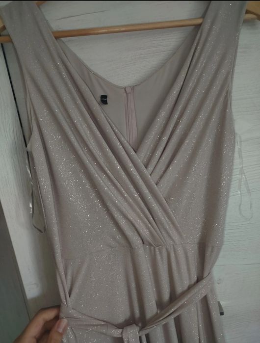 Przepiękna cudowna sukienka s/m delikatny róż mieniąca się brokatowa