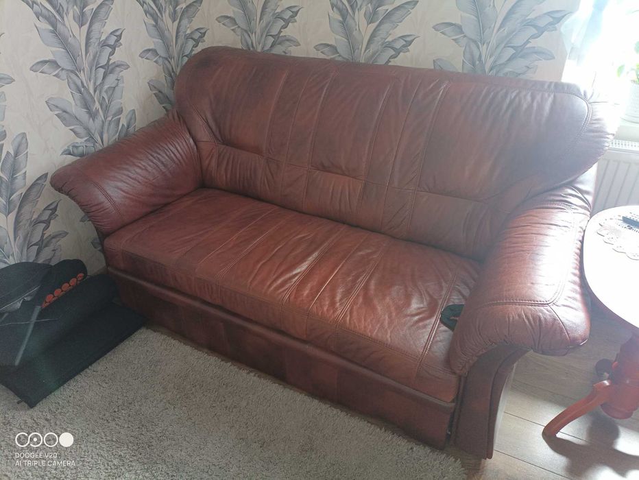 Sprzedam kanapę skórzaną.  + fotel.