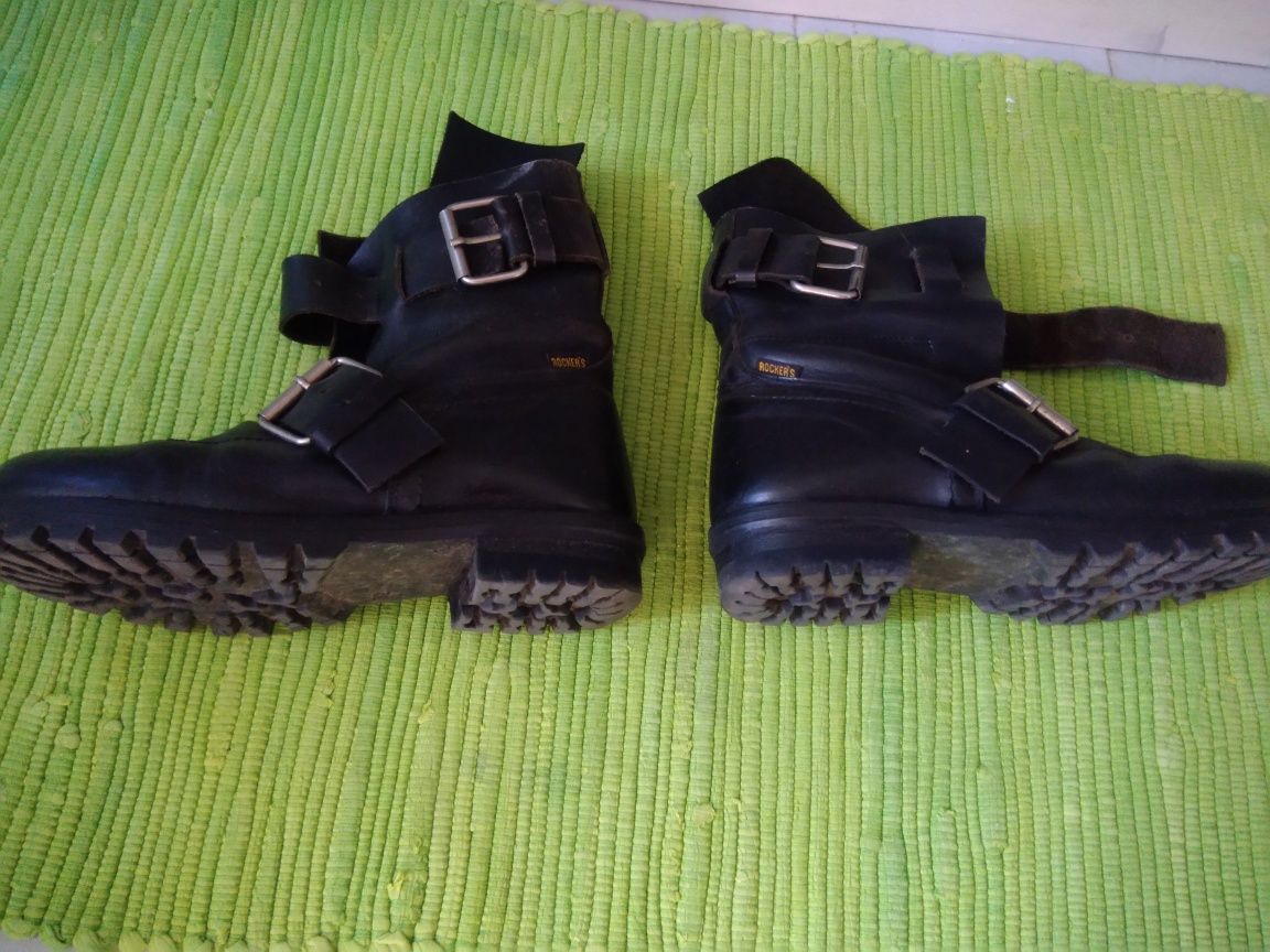 Botas  marca  pele