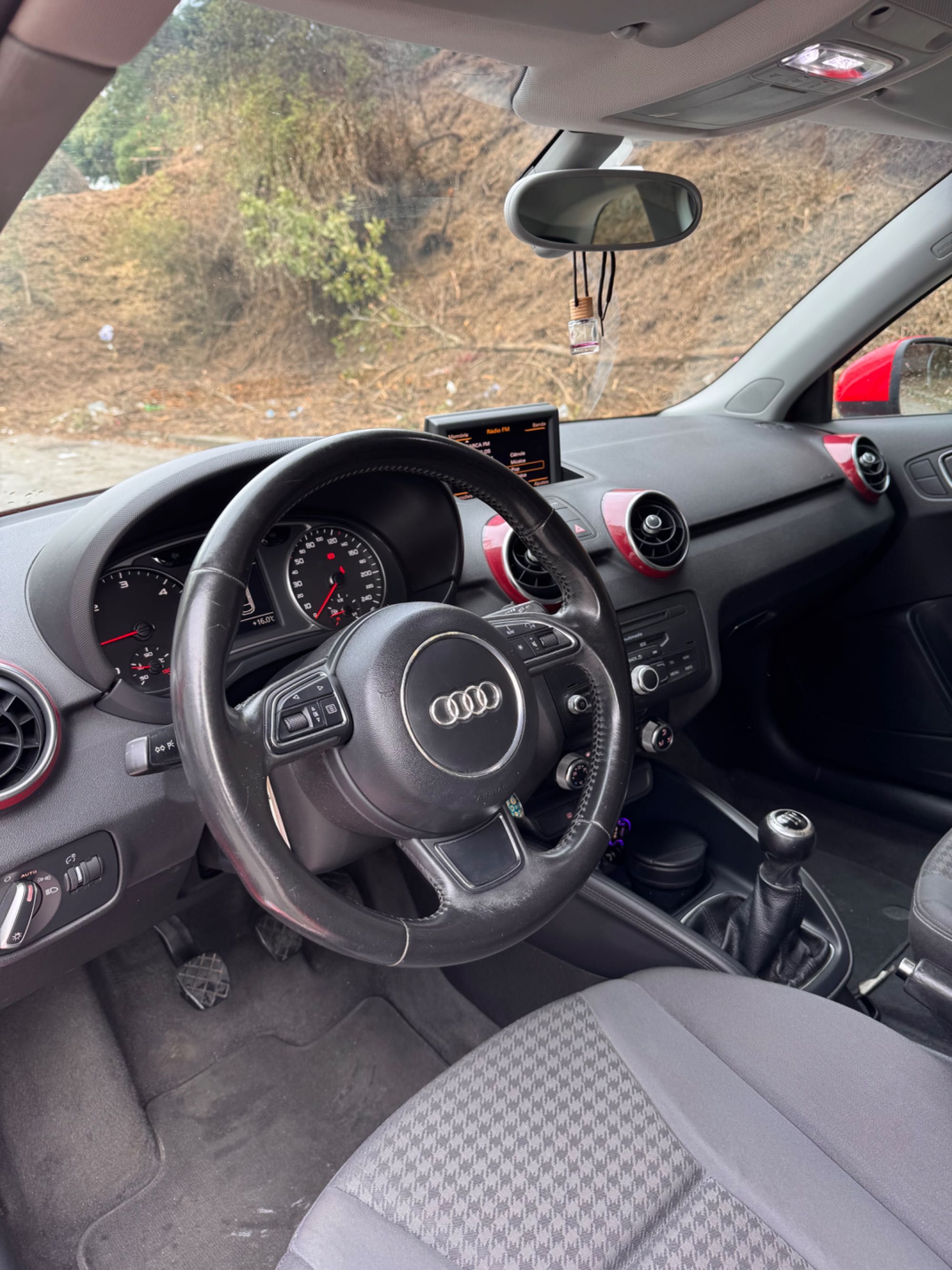 AUDI A1 - 2010 5 lugares