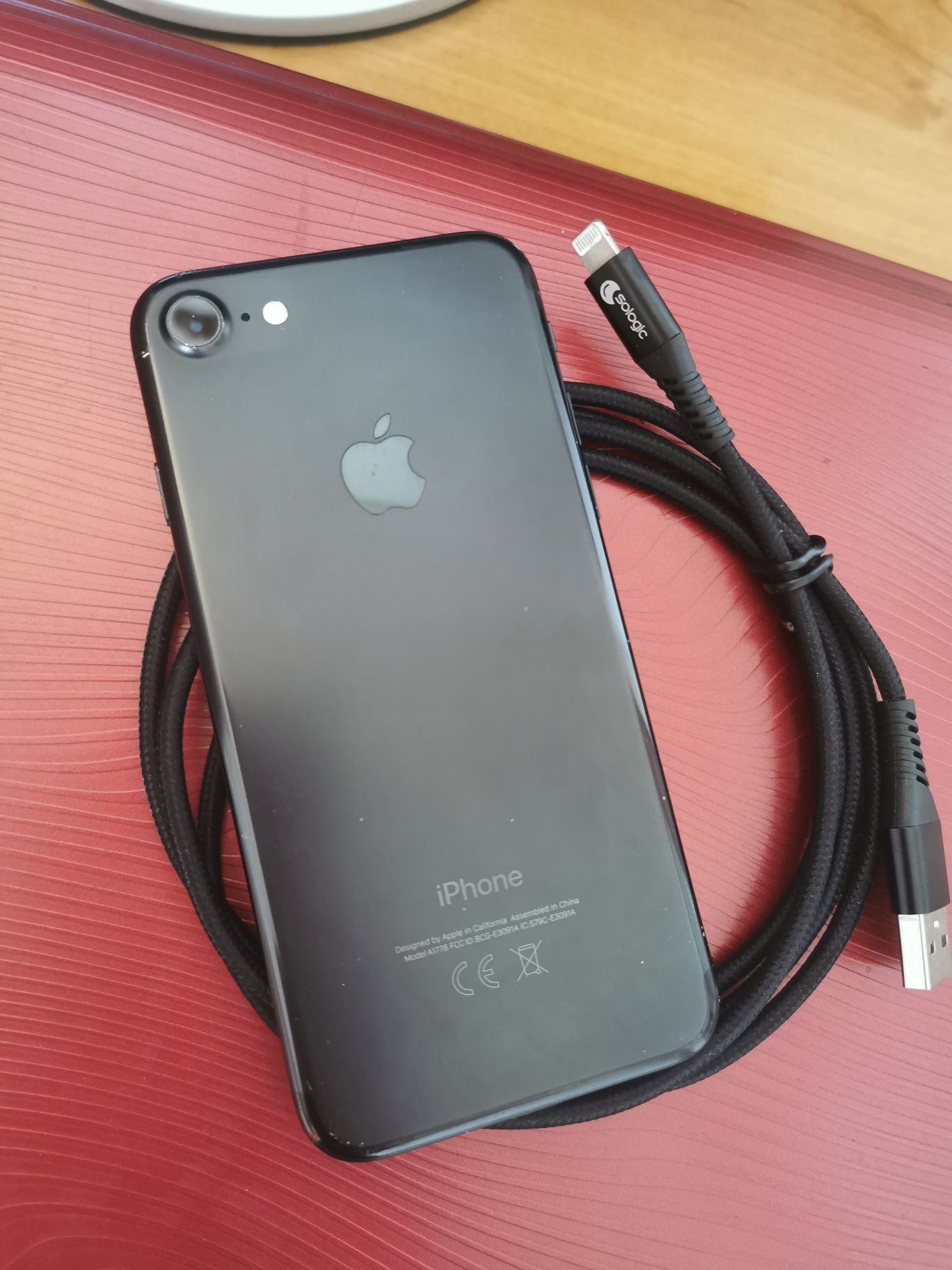Apple iPhone 7 + etui case + nowy kabel usb