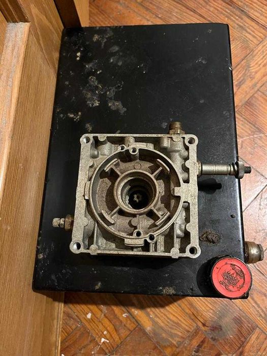 Caixa (monta pratos) com motor elétrico e caixa elétrica completa