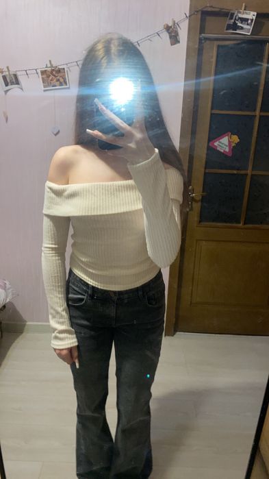 Молочний светр