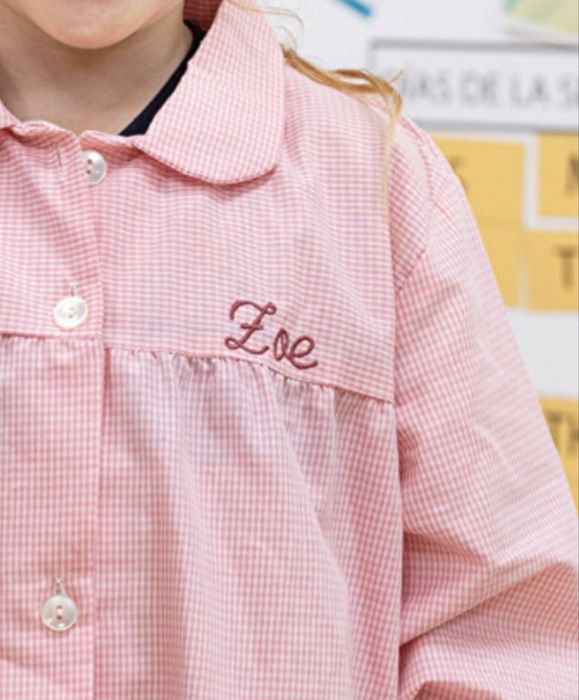 Bordar nome em bata escolar