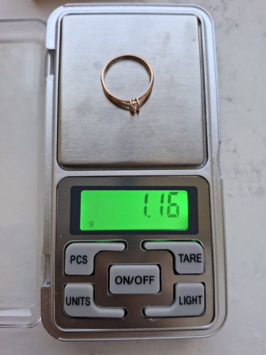 Золота каблучка з діамантом 16р.