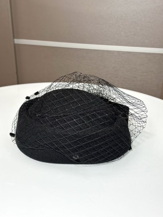 Фетровая шляпка таблетка с вуалью