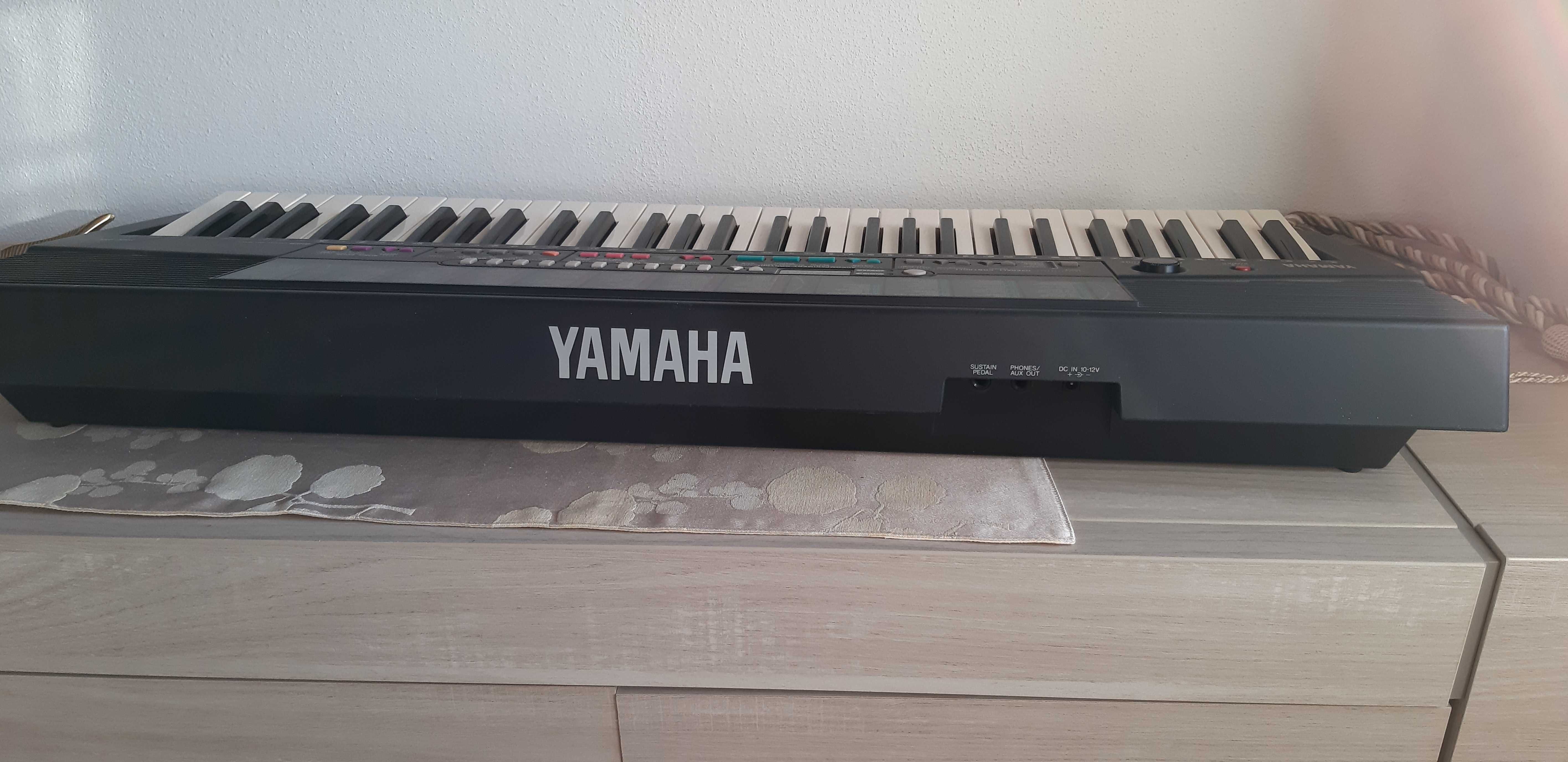 Teclado musical Yamaha PSR Serie - 215