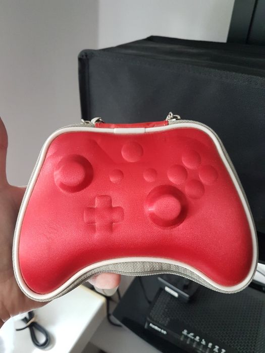Xbox Series X zestaw z dodatkami - stan idealny.