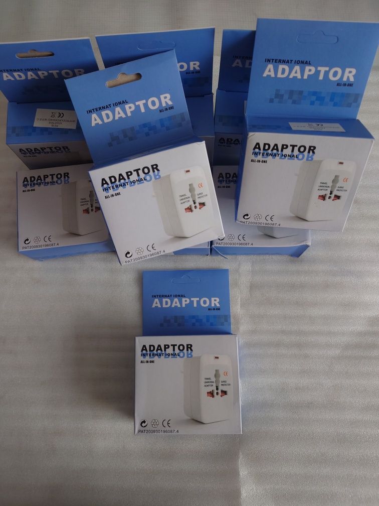 Adapter Podróżny do 150 Krajów Przejściówka wtyczka USA UK PL AUS Etui