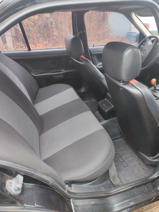 БМВ е 36  ,1993 року  ,обем 1,6 бенз.