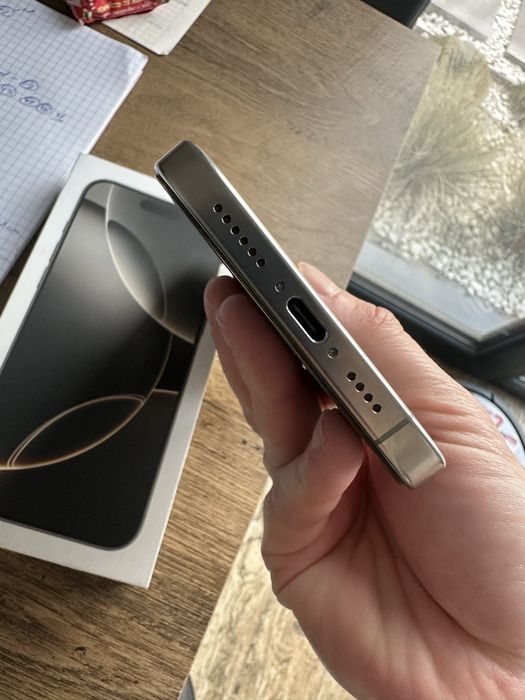 Продам IPhone 16 pro max 512 g