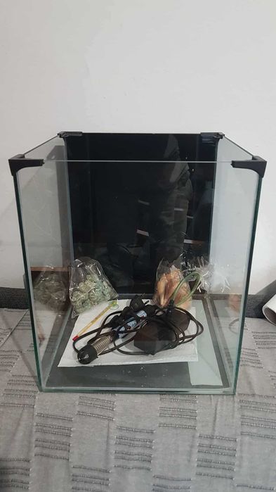 Zestaw akwarystyczny, akwarium kostka 30 litrów, stan bdb